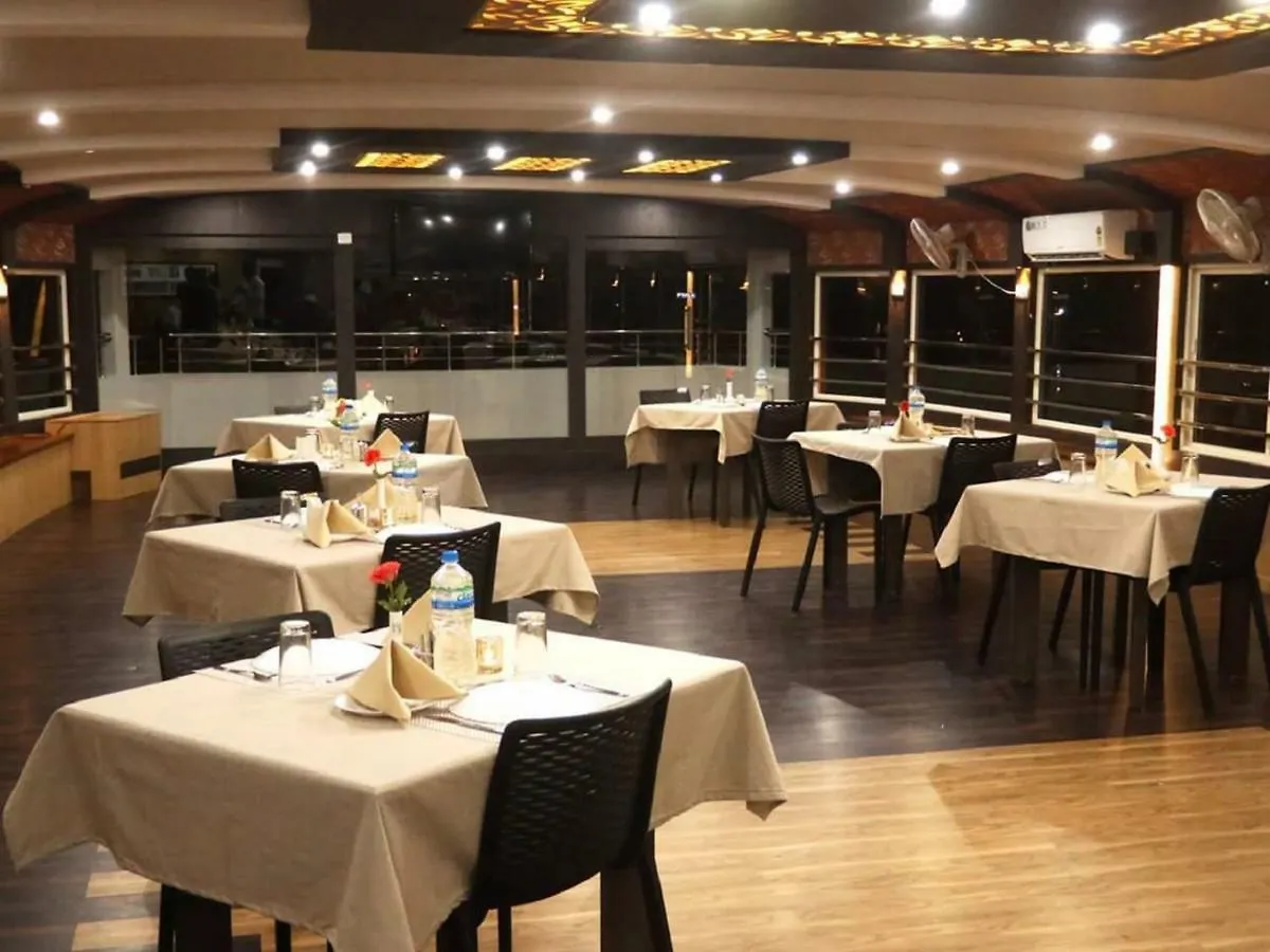 Casino Houseboats Hotel Alappuzha 5*,